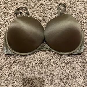 NWOT Victoria Secret bombshell plunge bra 34dd